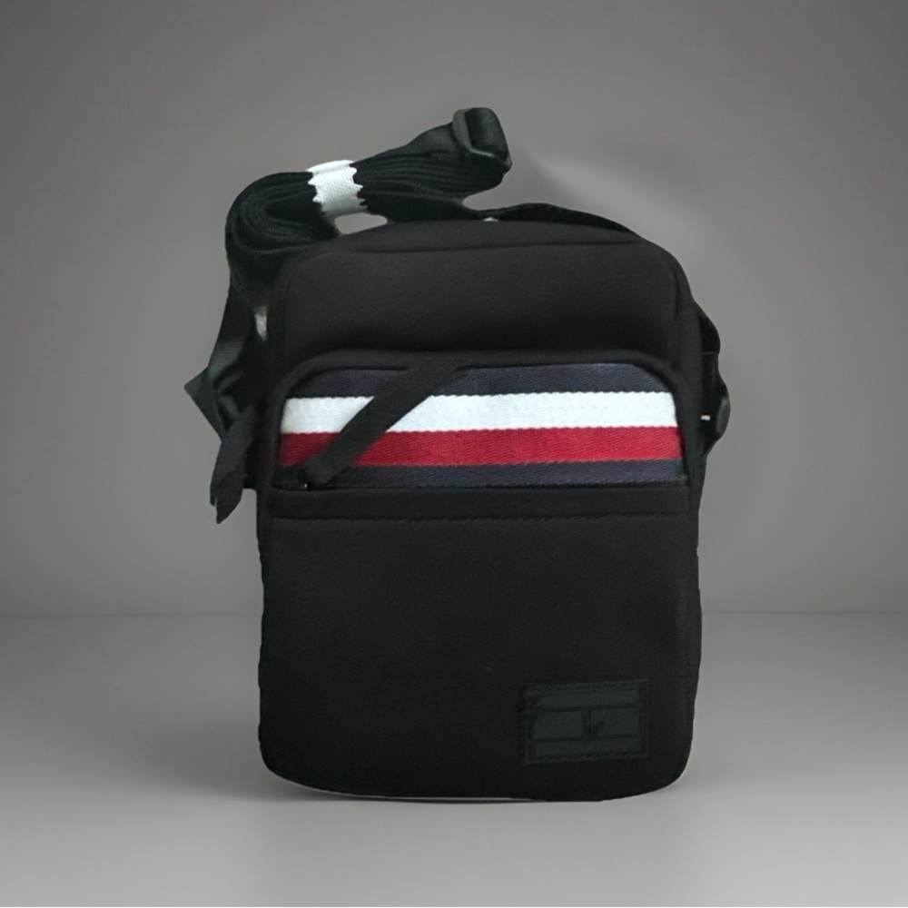 NEW✨ Tommy Hilfiger Camera Bag | Crossbody Black